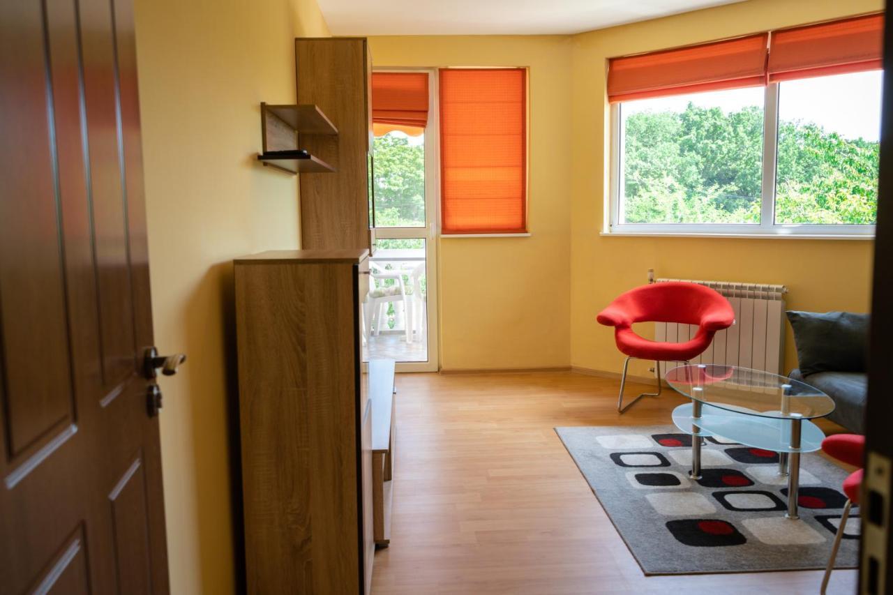 Къща За Гости Slav Hotel Varna Bagian luar foto