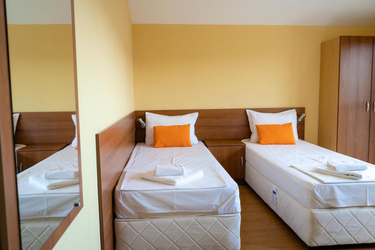 Къща За Гости Slav Hotel Varna Bagian luar foto