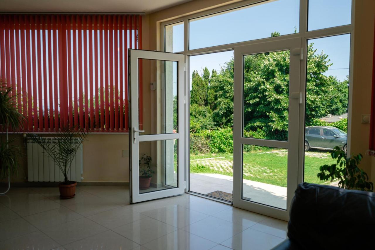Къща За Гости Slav Hotel Varna Bagian luar foto