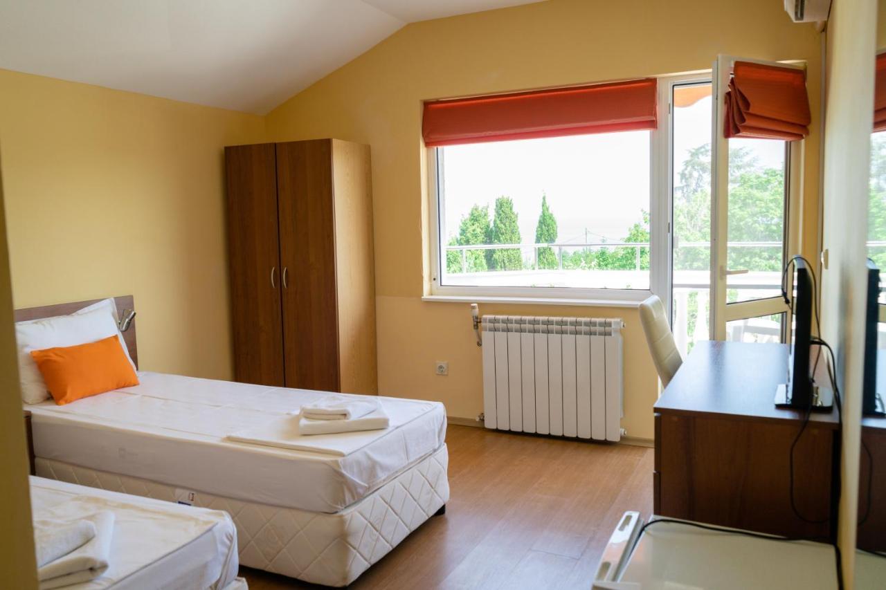 Къща За Гости Slav Hotel Varna Bagian luar foto