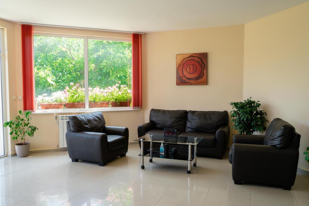 Къща За Гости Slav Hotel Varna Bagian luar foto
