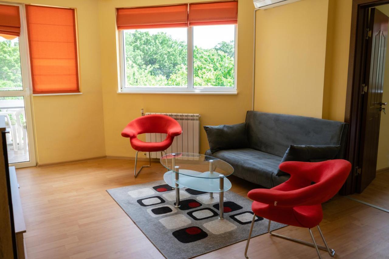 Къща За Гости Slav Hotel Varna Bagian luar foto