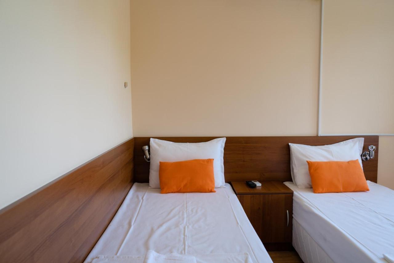 Къща За Гости Slav Hotel Varna Bagian luar foto